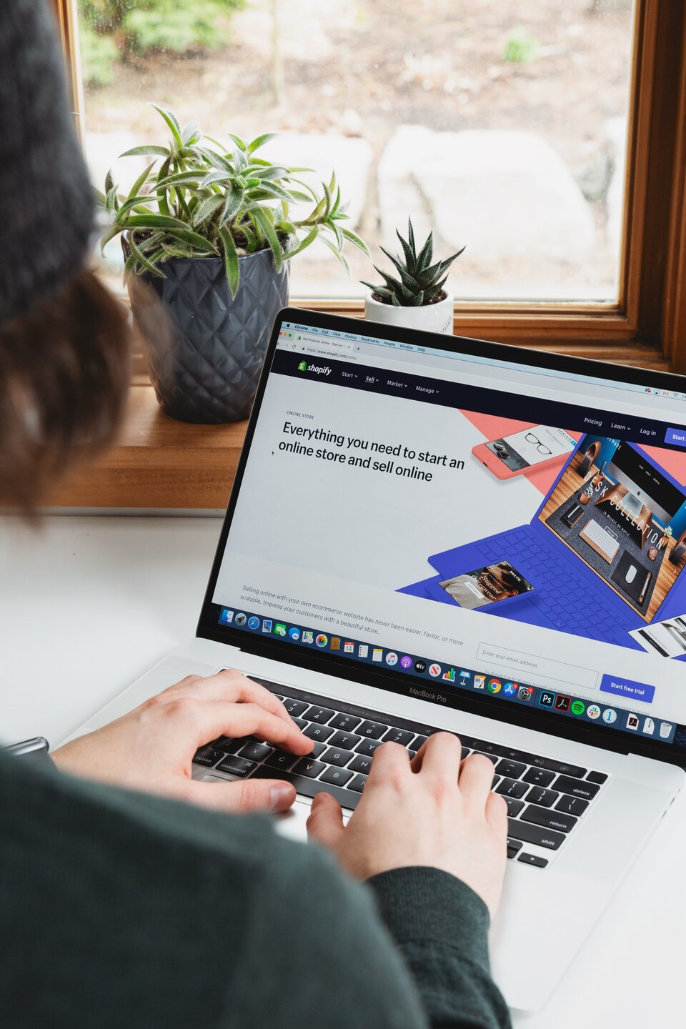 What is Dropshipping? Is It Worth Do In 2023?